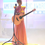 Pic of Katy Perry posing at 2011 American Music Awards