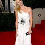 Pic of Charlize Theron posing at 2011 Vanity fair Oscar Party