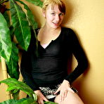 Pic of PinkFineArt | Harley finger playing from Yanks