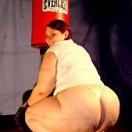 Pic of white & black asses