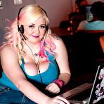 Pic of IT girl Suzumi Wilder gets her tits out at work