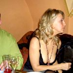 Pic of Голые сиськи торчащие из под одежды