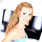 Pic of Amadora Lambendo a Pica do Pauzudo e Subindo em Cima