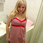 Pic of Pee Hunters - free pee, voyeur pee, spy pee, pee movies