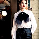 Pic of Shailene Woodley sexy and topless but covered