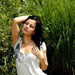 Pic of Shaved Pussies of abbie-cat-02-picnic-inserting-banana-in-vagina-cucumber-in-pussy by ALS Angels | 15 Women Clitoris Pics