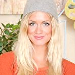 Pic of Beautiful blonde girl Bella Bends makes her own pussy pulse in the strong orgasm