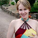 Pic of Sex girlfriend pics :: Naughty housewife stripping stripped in bed 