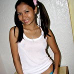 Pic of Delicious young Sarah poses nude to gratify our greedy eyes