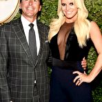Pic of Jessica Simpson shows sexy cleavage