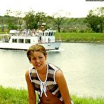 Pic of shamelessgfs.com - Sassy girlfriend posed naked outdoor