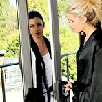 Pic of Jessa Rhodes and India Summer are oozing out when fingering and licking each other