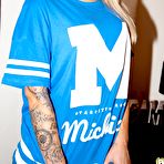 Pic of Jay Harris looks hot in her sporty outfit