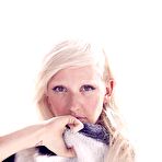 Pic of Ellie Goulding shows her legs sexy images