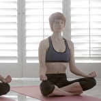 Pic of Rose Ballentine and Niki Lee Young in yoga class at PinkWorld Blog