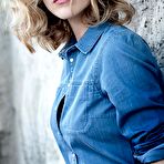 Pic of Eva Herzigova non nude osing fashion sets