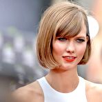 Pic of Karlie Kloss posing at MTV Movie Awards