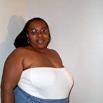 Pic of Full black girl posing at home