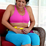 Pic of MILF Pissing in her spandex leggings