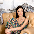 Pic of TOO WIDE THRONE with Alma - Stunning 18