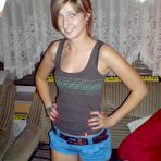 Pic of Australian gf strips and shows her breasts