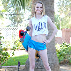 Pic of 
      Catarina Petrov teen skater girl devours a fat cock in the park
    