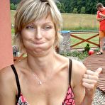 Pic of Wife shows her big breasts at the beach