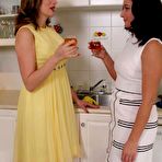 Pic of  Leggy stocking girls in full fashioned stockings