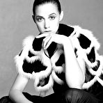 Pic of Charlotte Gainsbourg blacl-&-white sexy scans