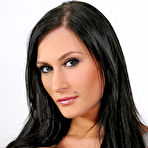 Pic of Isla in Newcomer has warning labels!