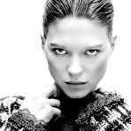 Pic of Lea Seydoux shows her sexy legs photos