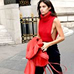 Pic of Sara Sampaio without bra shows sideboob
