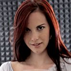 Pic of Redhead dressed in grey finally shows off her immaculate tits - IamXXX.com