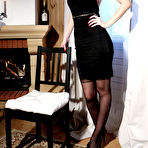 Pic of Dress-wearing brunette with an interesting face gets totally naked - aMetart.com