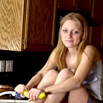 Pic of Linsey in Linsey in footfetish