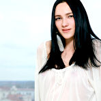 Pic of Raven-haired teen peels off her stylish-yet-simple get-up on camera - aMetart.com