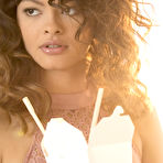 Pic of Curly-haired Native American brunette shows her amazing pussy - aMetart.com