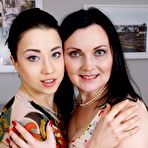 Pic of Super hot babe doing a neughty mature lesbian housewife