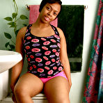 Pic of Kellie in Kellie in exotic and hairy