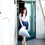 Pic of JAV Idol Reena Sasamiya, 笹宮えれな, Horny Wife Next Door, 朝ゴミ出しする近所の遊び好きノーブラ奥さん