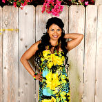 Pic of [All Over 30] Exotic and mature Skky posing naked in the yard - IWantMature.com