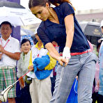 Pic of Popoholic  &raquo; Blog Archive   &raquo; Jessica Alba Goes Golfing, Shows Off Her Shwingtastic Form