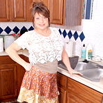 Pic of [All Over 30] Penny Beavers gets herself wet on the kitchen counter - IWantMature.com