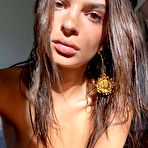 Pic of Emily Ratajkowski shows shaved pussy