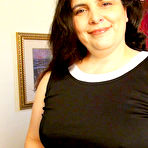 Pic of 
        Oldnanny.com - US model with sliding toy in her slighty hairy pussy
    