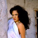 Pic of Kristi Curiali Stunning Brunette Outdoors - Foxes Pictures Gallery