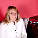 Pic of Unshaved American mom playing with herself