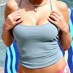 Pic of Nicole Graves - Outside Fruit :: Best Bosoms