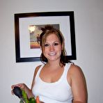 Pic of Kinky Amateur Milf Fucking Her Vegetables