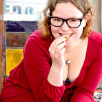 Pic of Chubby teen exposes her thick, full bush of pubes | The Hairy Lady Blog